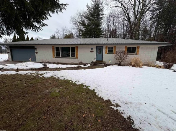 4272 Parker Rd, Fort Gratiot, MI 48059