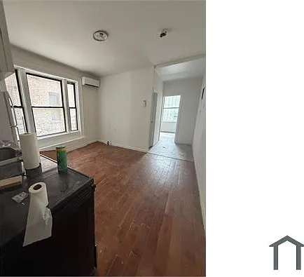 472 Herzl St #2R — Photo 1