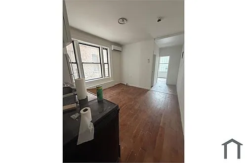 472 Herzl St #2R Photo 1