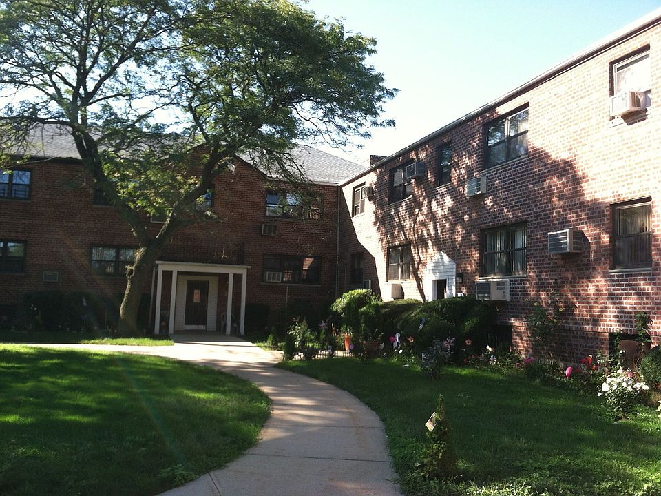2nd image of 8212 155th Ave