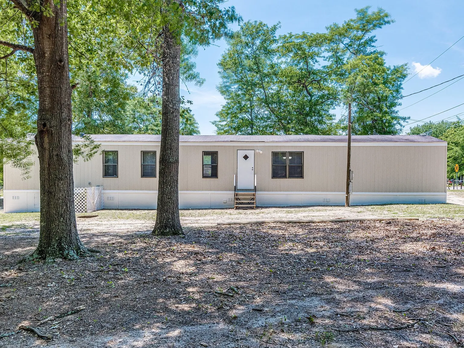 3 bed, 1200 sqft, $1,250 — Photo 2
