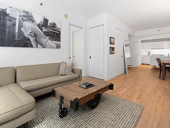3rd image of 5 E 44th St #3A