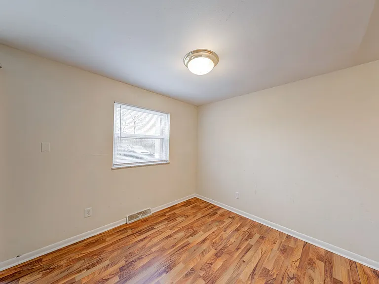 Lawrence Glen Apartments — Photo 8