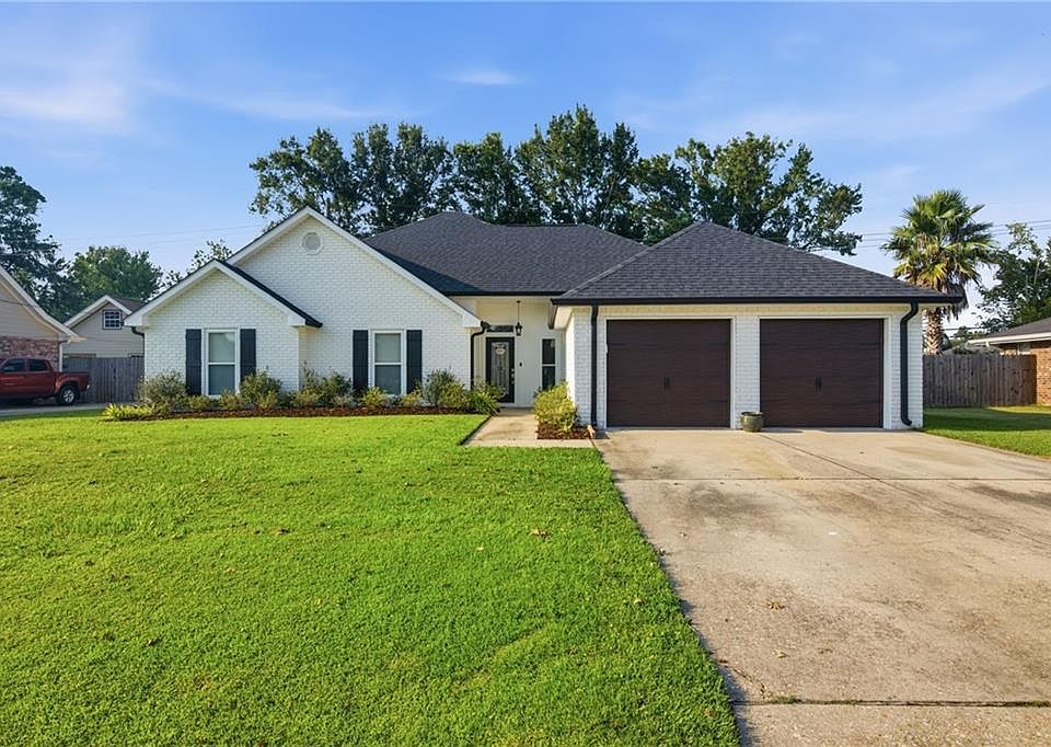 1st image of 204 Laurel Ct