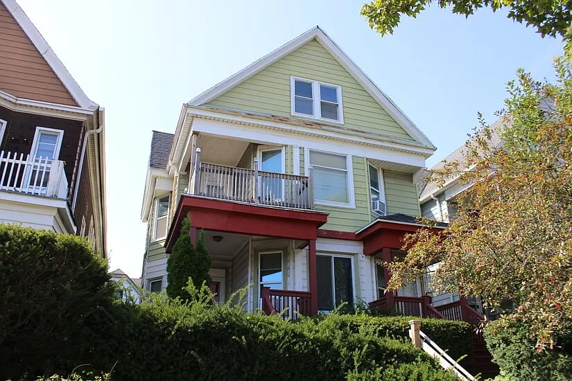 2621 S Howell Ave