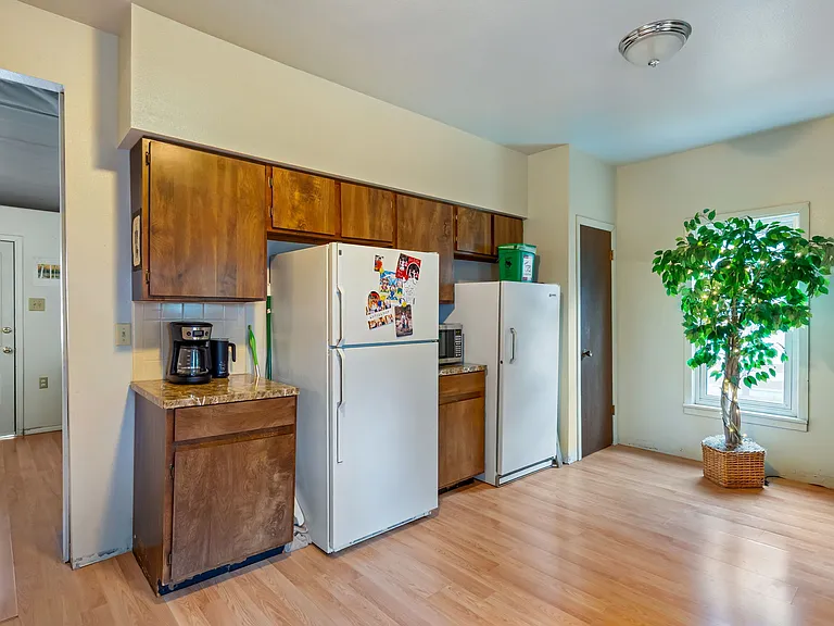 331 N Loomis Ave — Photo 6