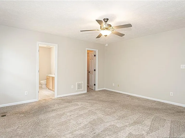 402 Roundtree Dr — Photo 28