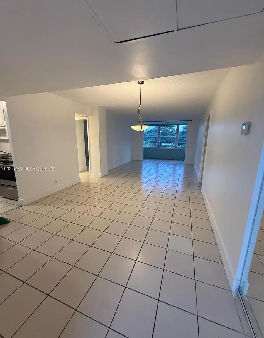 Royal Oaks Condo — Photo 2