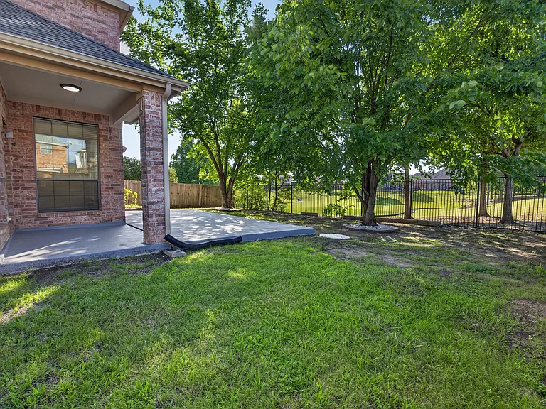 2616 Cove Dr — Photo 37