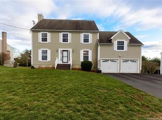 23 Commodore Hull Dr, Derby, CT 06418