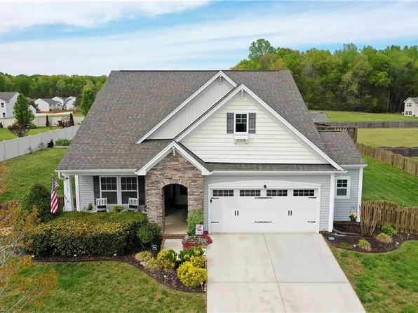 167 Scotch Moss Dr, Advance, NC 27006