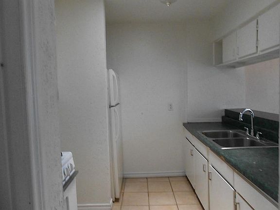 3rd image of 1125 Ann St APT 12