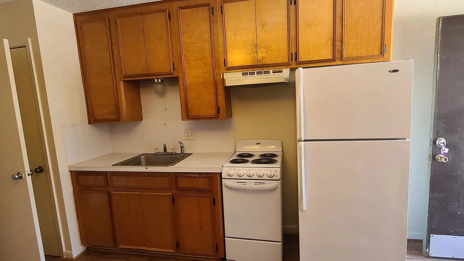 Efficiency Apartment in Huntsville — Photo 3