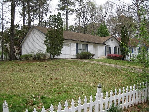 3rd image of 107 Jousters Ln