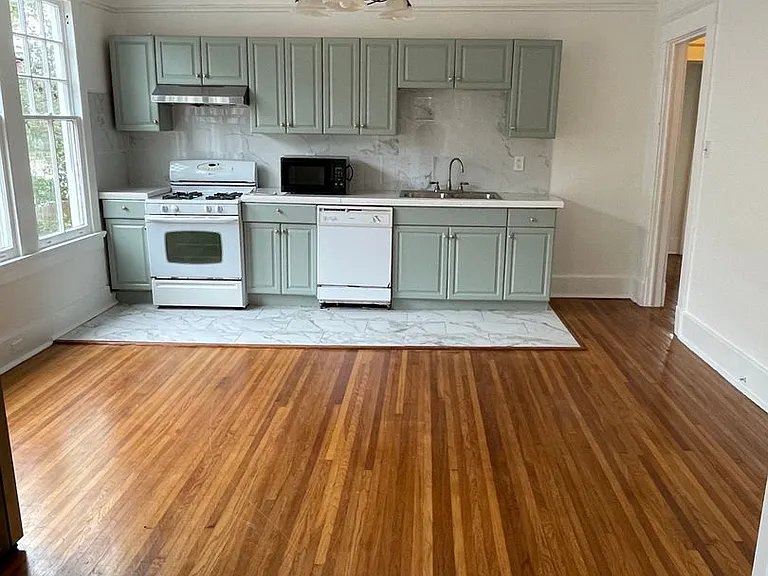 2319-2321 Lowerline St #2319 — Photo 8