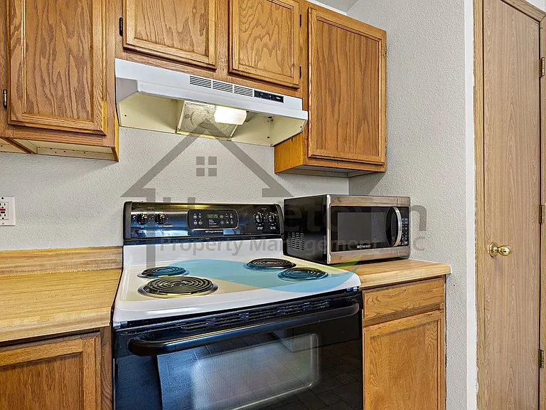 703 N Compton St — Photo 1