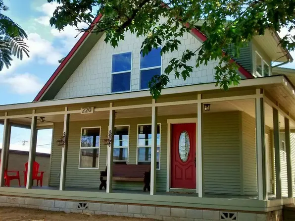 220 SE 1st St, Oakland, OR 97462