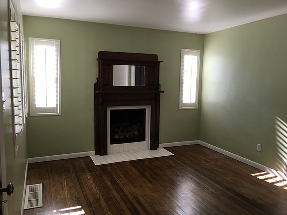 Front room with fireplace 