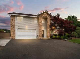 1553 Panoramic Loop, Grants Pass, OR 97527