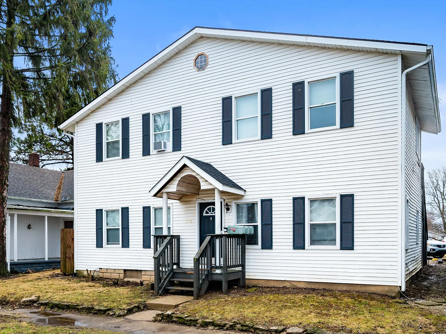 218 N Dill St — Photo 1