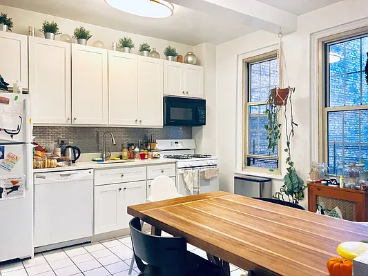 Rented by Level Group | media 2