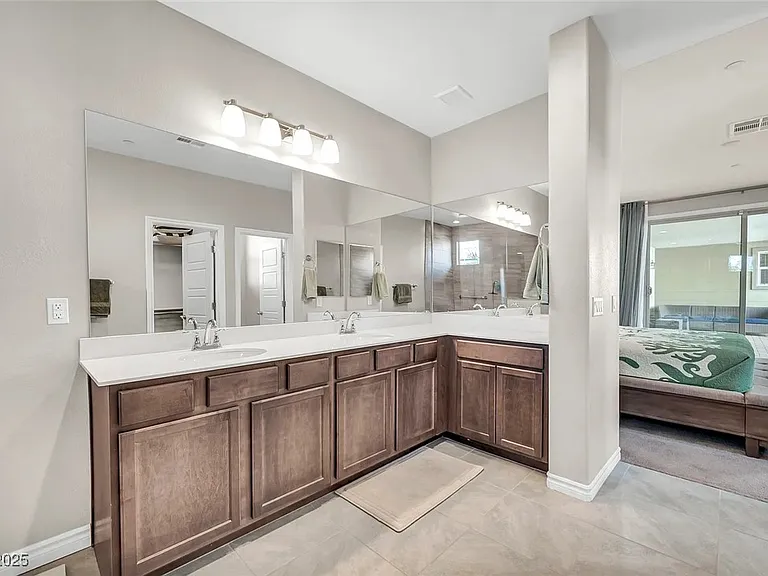 1012 E Sunset Rd — Photo 13