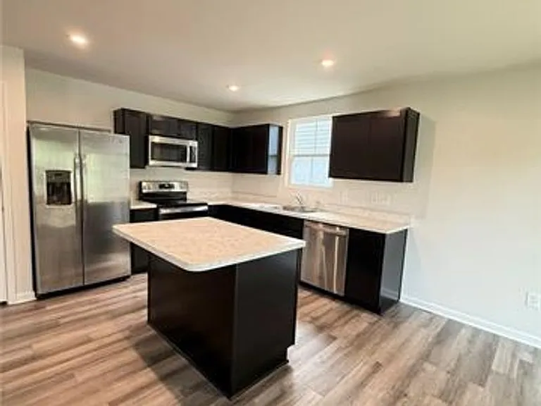 244 Mildred Dr — Photo 8