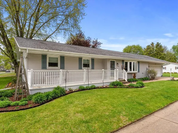 904 Glenview DRIVE, Manitowoc, WI 54220