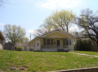 112 N Locust St, Marion, KS 66861