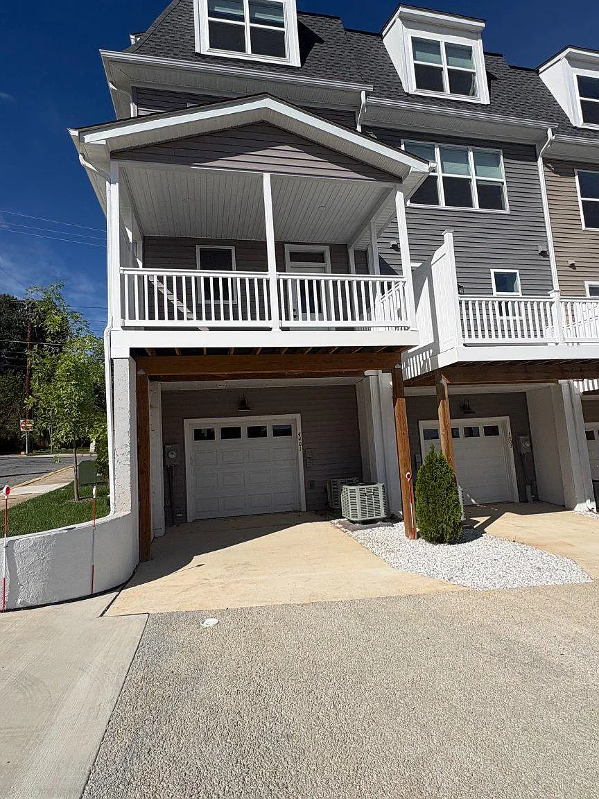 3 bed, 3.5 bath, 2048 sqft, $3,700 — Photo 4
