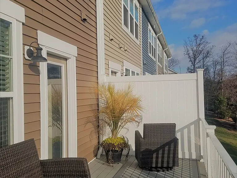 2228 Perennial Cir — Photo 16