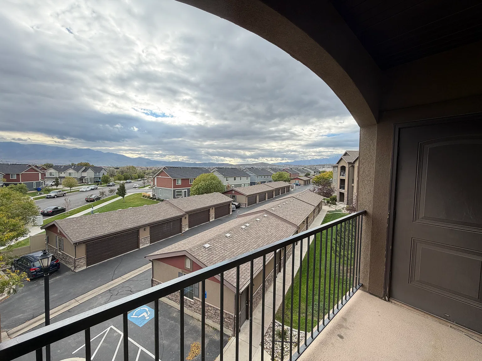 3 bed, 1278 sqft, $2,000 — Photo 3