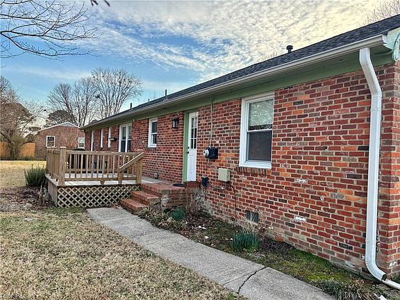 3rd image of 526 Spinnaker Rd