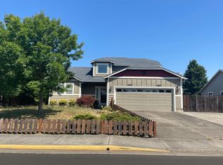 25201 Stellar Ave, Veneta, OR 97487