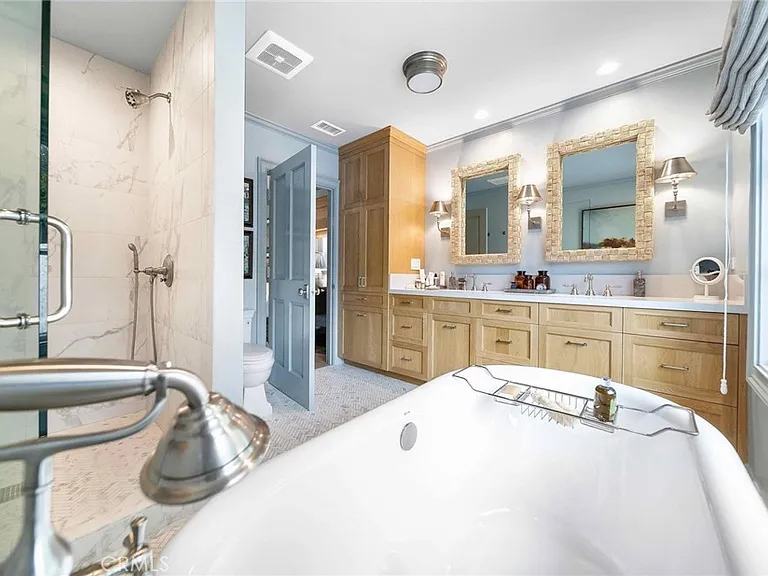 16544 Greenleaf St — Photo 16