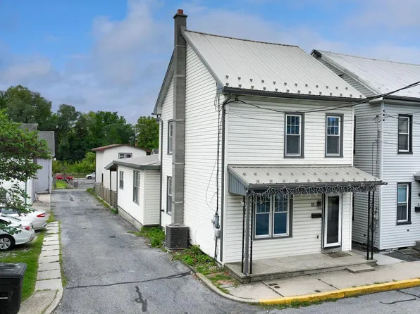 18 E Maple Ave, Myerstown, PA 17067