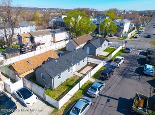 566 Hunter Ave, Staten Island, NY 10306