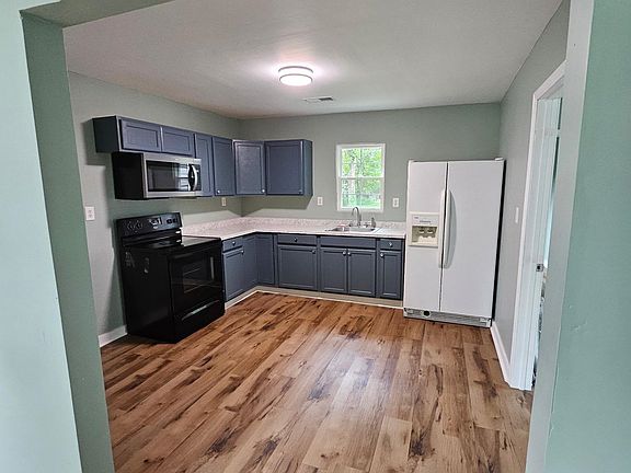 4th image of 210 Peabody Ave