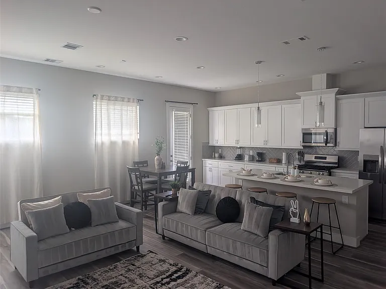 7522 Sandle St — Photo 2