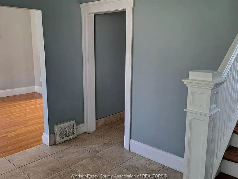 363 McKay Ave — Photo 4