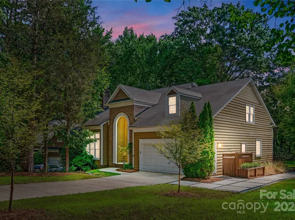 9011 Warbler Ct, Charlotte, NC 28210