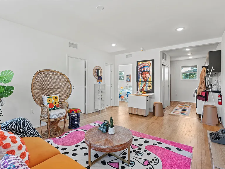 1504 Perry St #202 — Photo 2