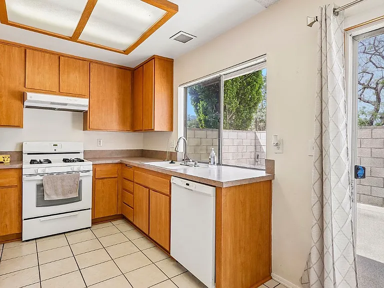 2334 Canyon Park Dr — Photo 4