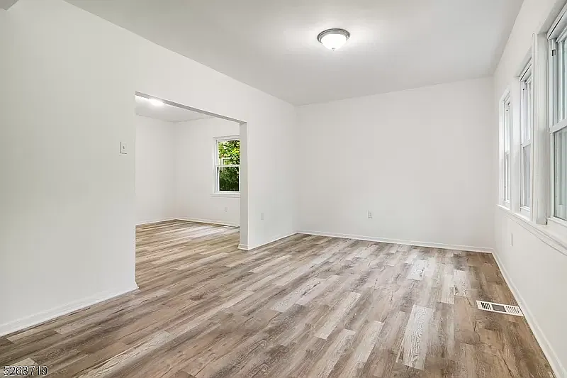 3 bed, 2200 sqft, $3,200 — Photo 3