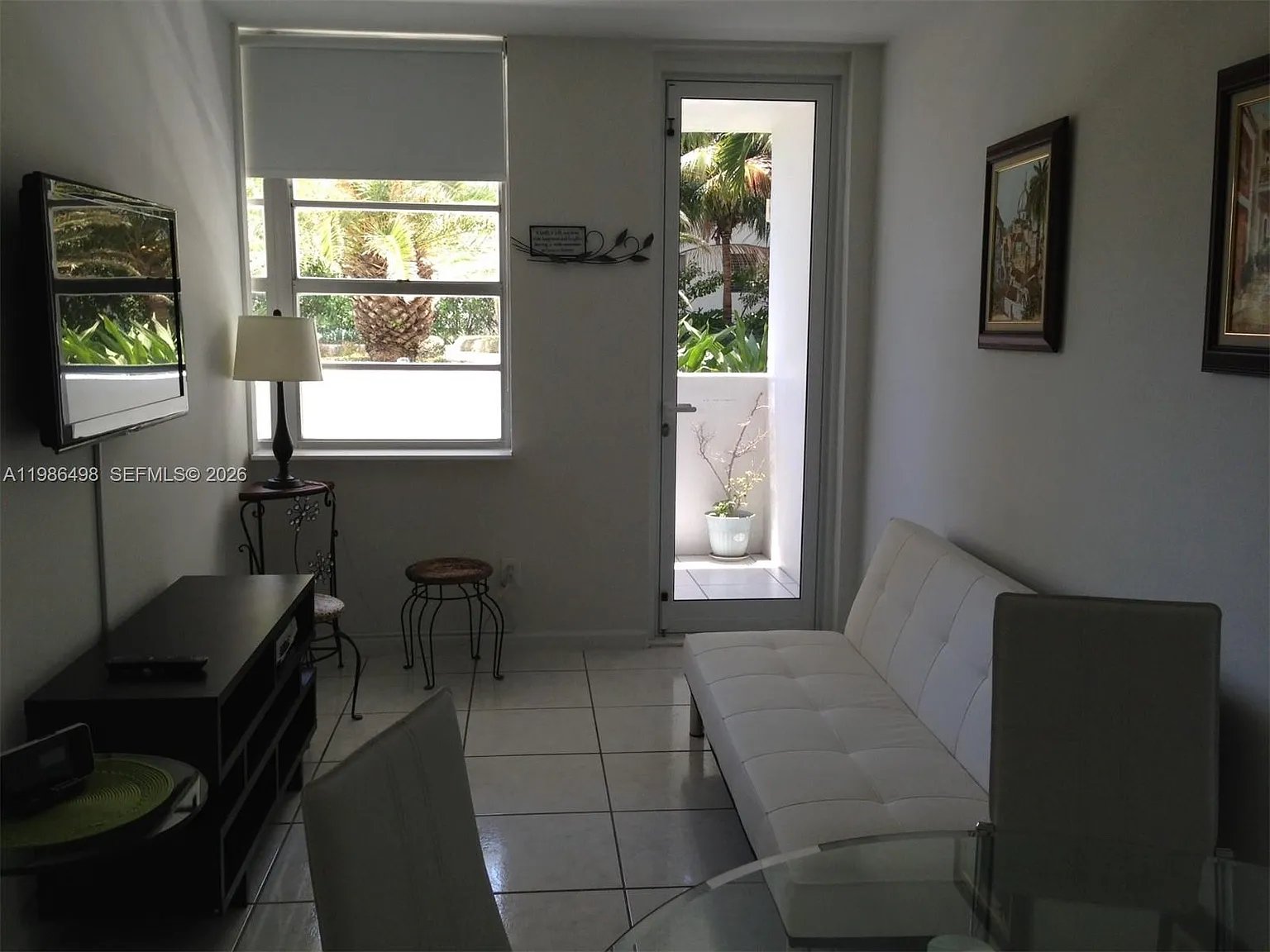 The Decoplage Condo — Photo 2