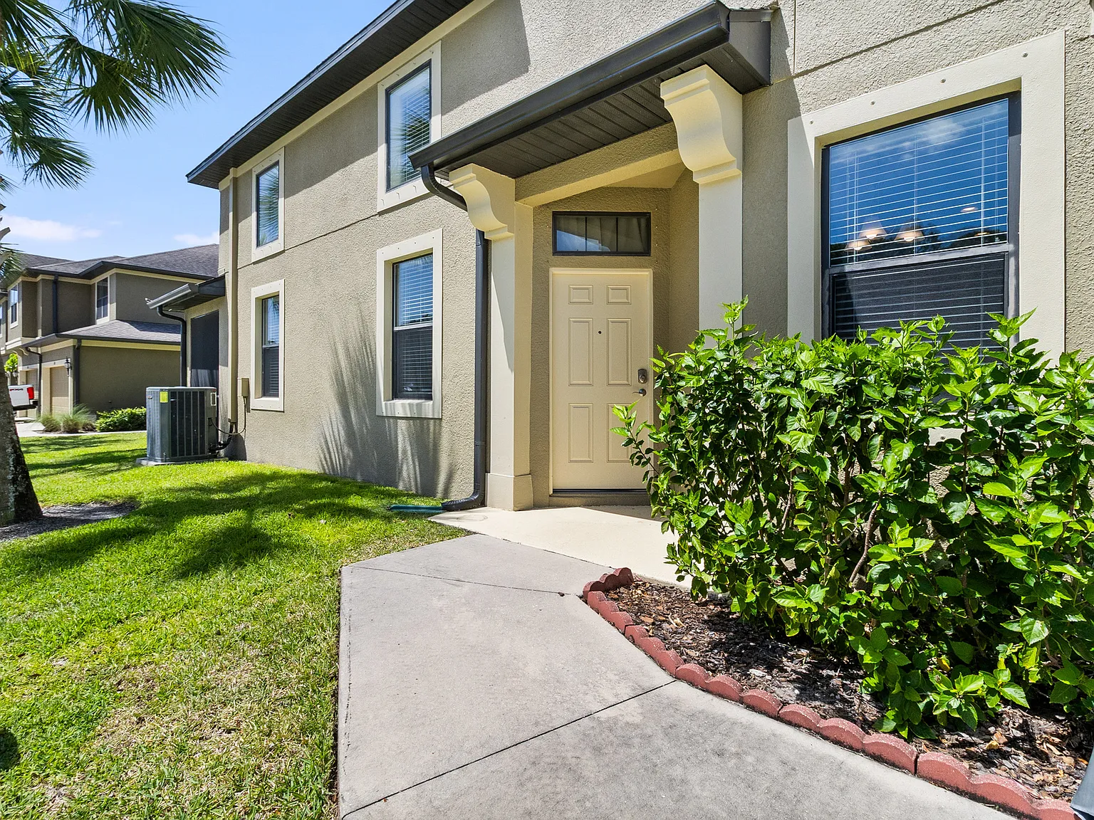 3 bed, 2043 sqft, $3,300 — Photo 4