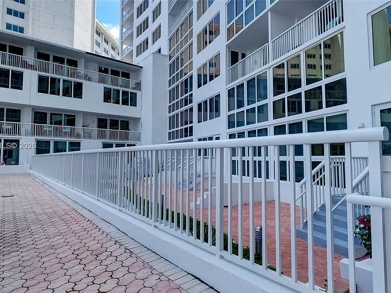5401 Collins Ave #928 — Photo 62