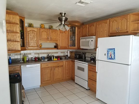 2nd image of 706 Lakewood Ave