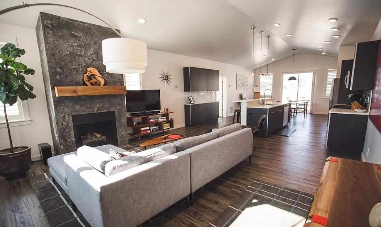3 bed, 2.0 bath, $3,150 — Photo 4
