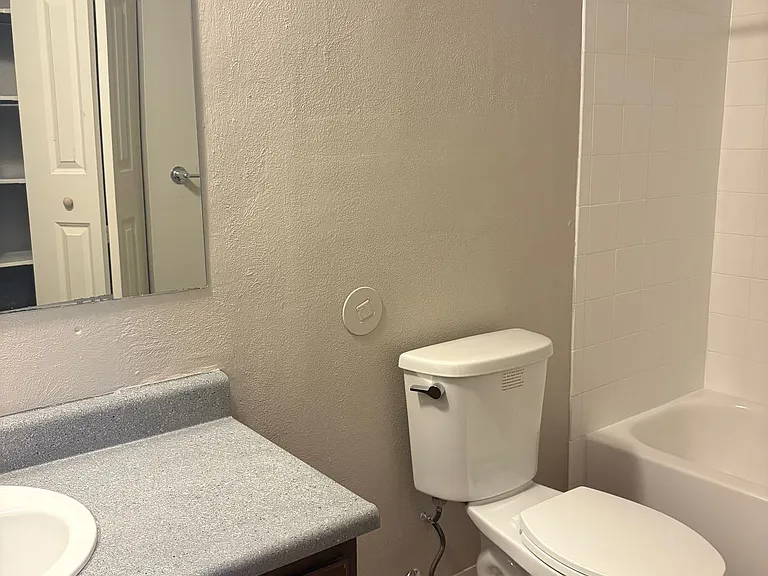 Prospect Pointe Apartments — Photo 31